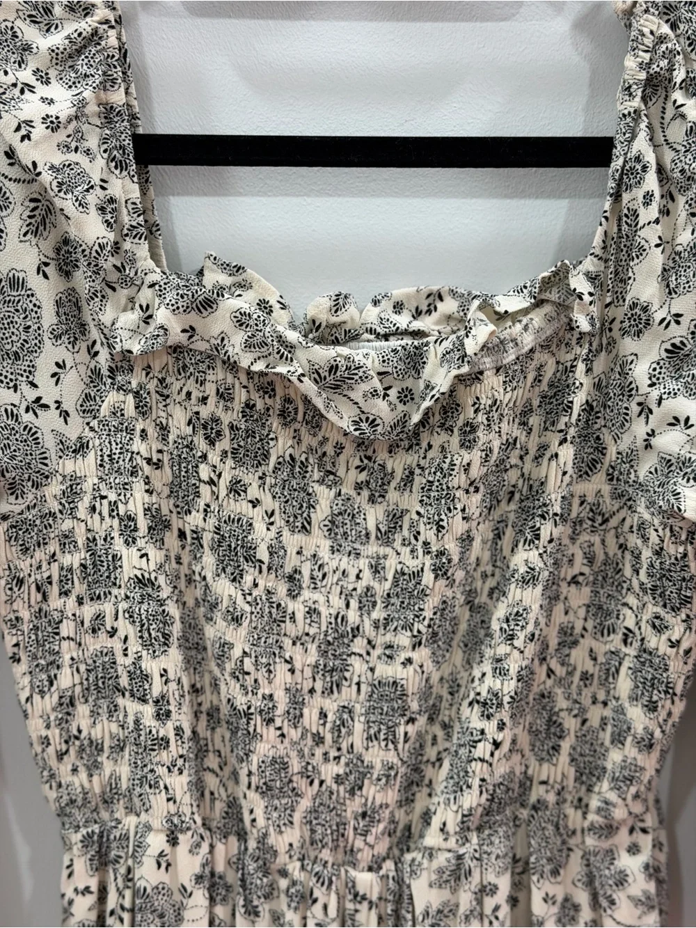 AMERICAN EAGLE WOMEN BEIGE FLORAL SMOCKED PUFF-SLEEVE JUMPSUIT - Picture 6 of 13